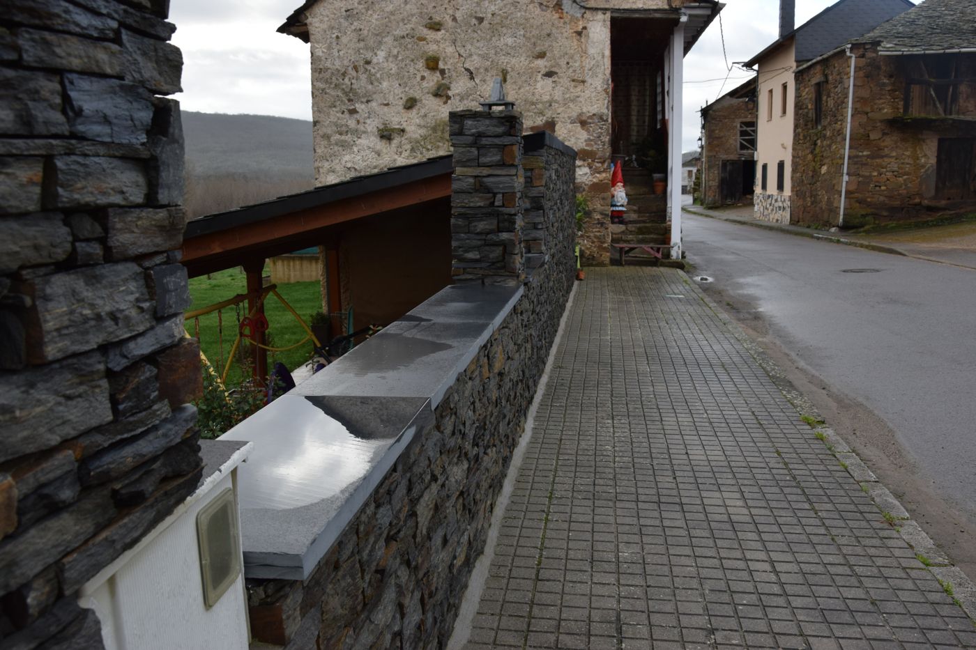 Vierteaguas de pizarra a medida — Pilarstone